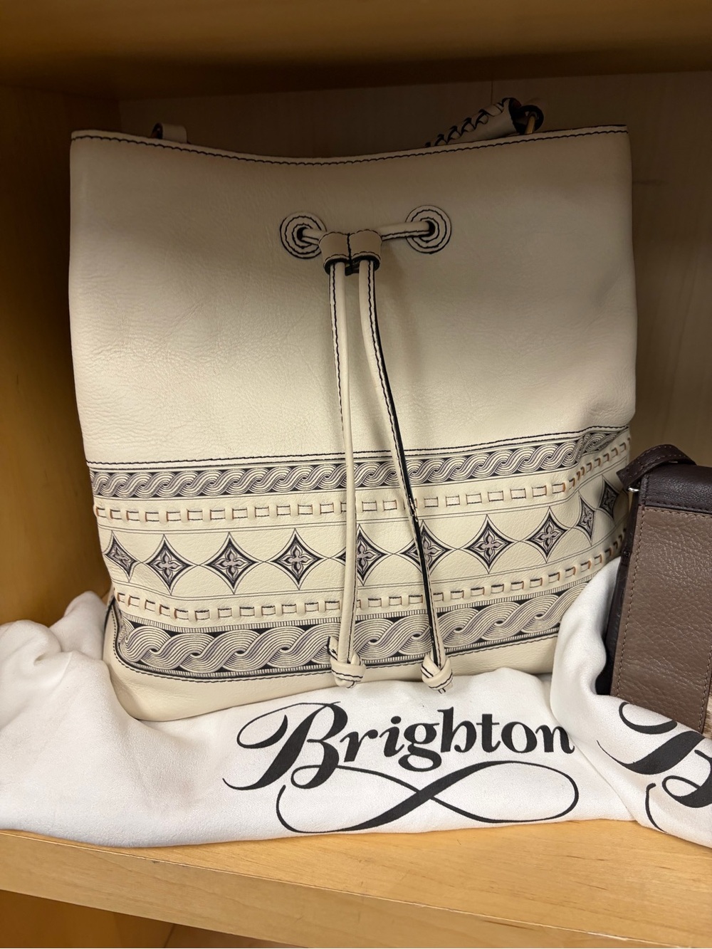 NWT RARE Brighton Ferrara Livia Off White Leather Bucket Bag - PRISTINE